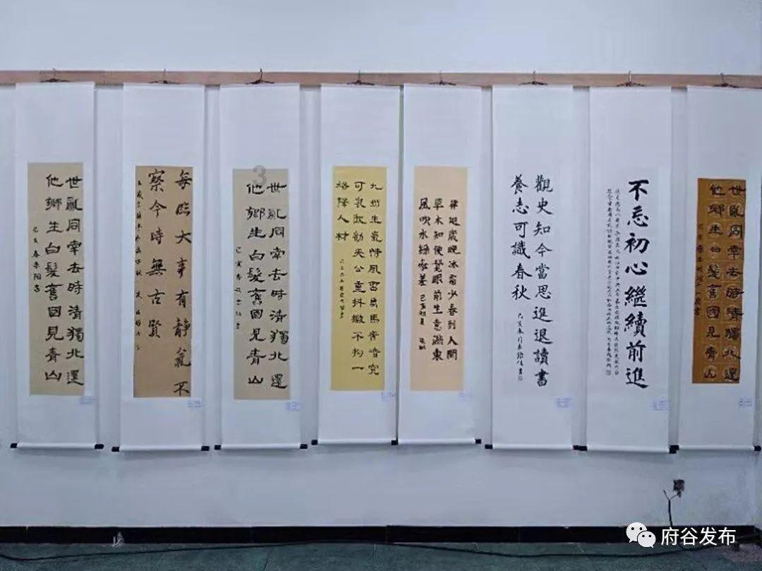 夏季的时尚女孩