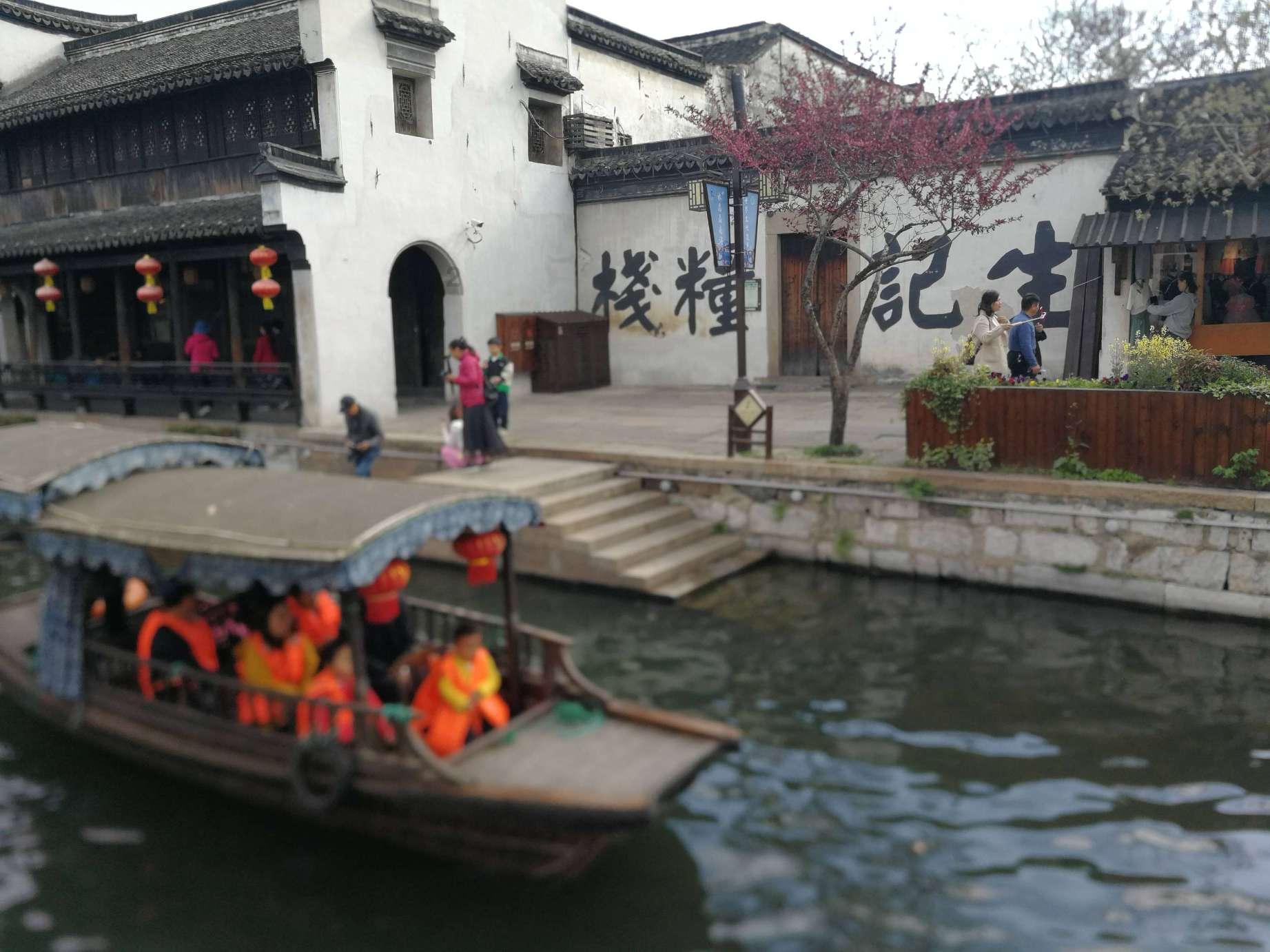 怎样给孩子布置以书桌为中心，营造专注、整齐、舒适的学习空间？游戏画面