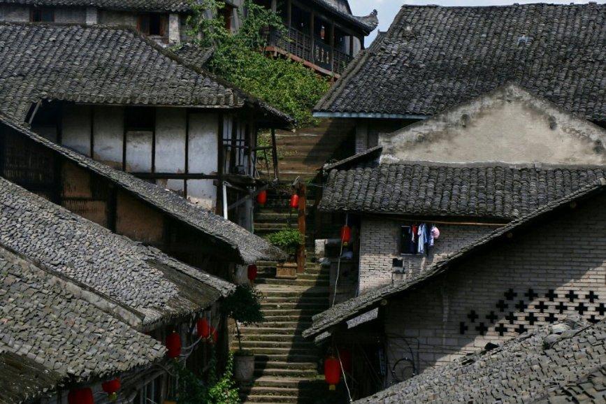 《放牛班的春天》：唯有关心和爱，才能让泥泞深渊开出花朵